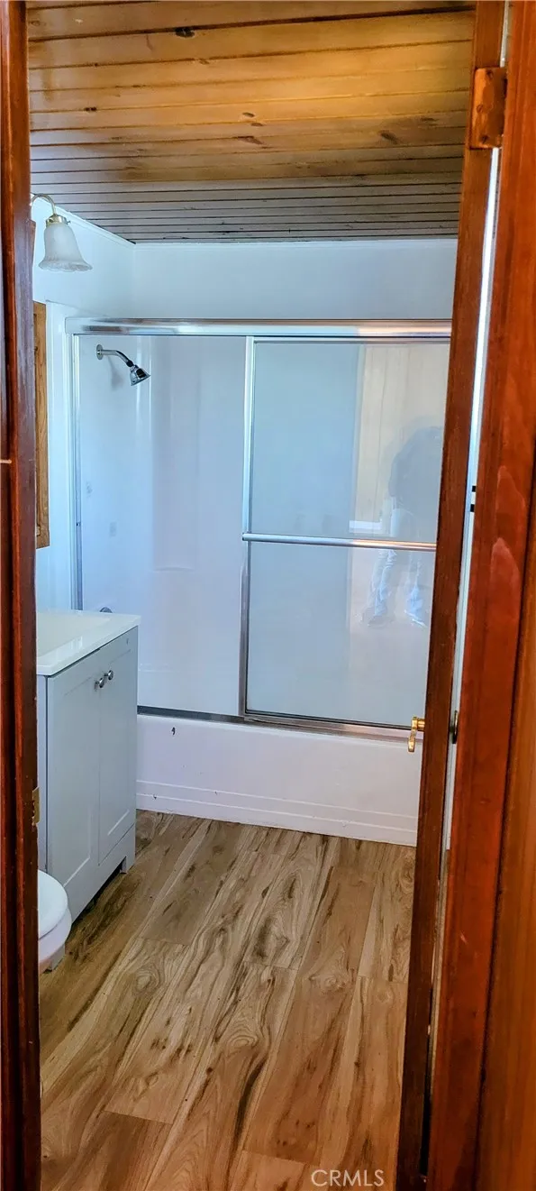 389 Dorn Crestline, CA 92325