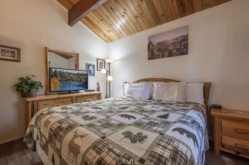 926 Robinhood Big Bear City, CA 92314