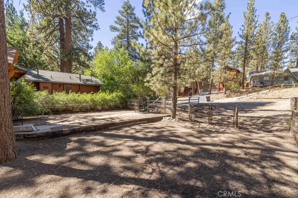 926 Robinhood Big Bear City, CA 92314