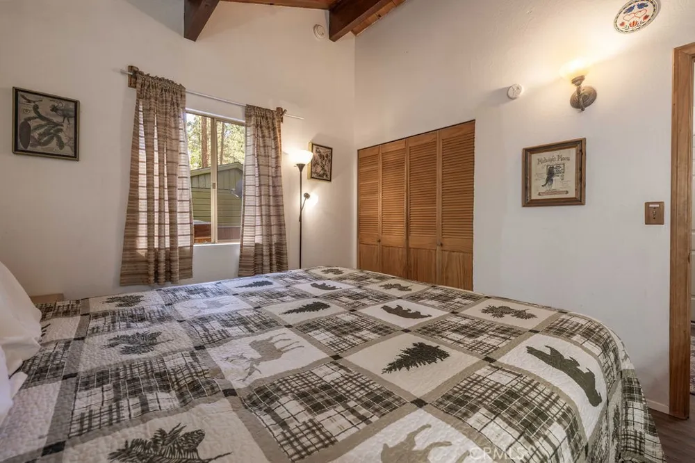 926 Robinhood Big Bear City, CA 92314