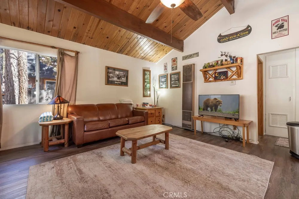 926 Robinhood Big Bear City, CA 92314