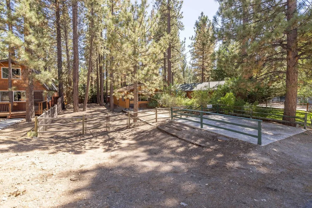926 Robinhood Big Bear City, CA 92314