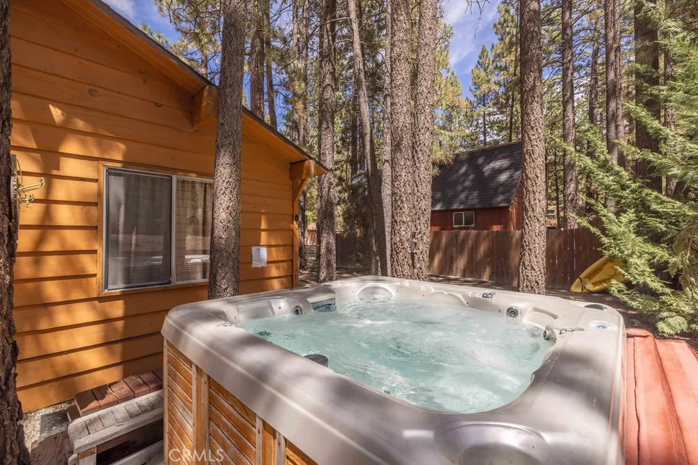 926 Robinhood Big Bear City, CA 92314