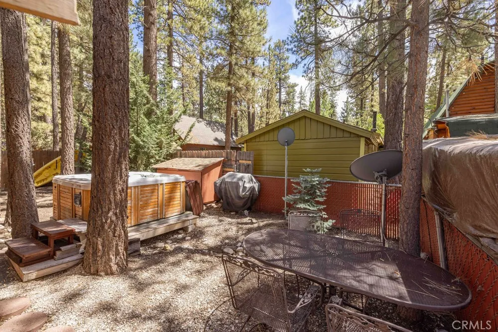 926 Robinhood Big Bear City, CA 92314