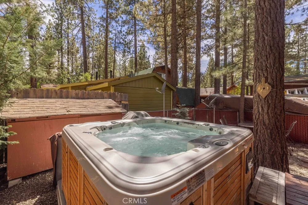 926 Robinhood Big Bear City, CA 92314