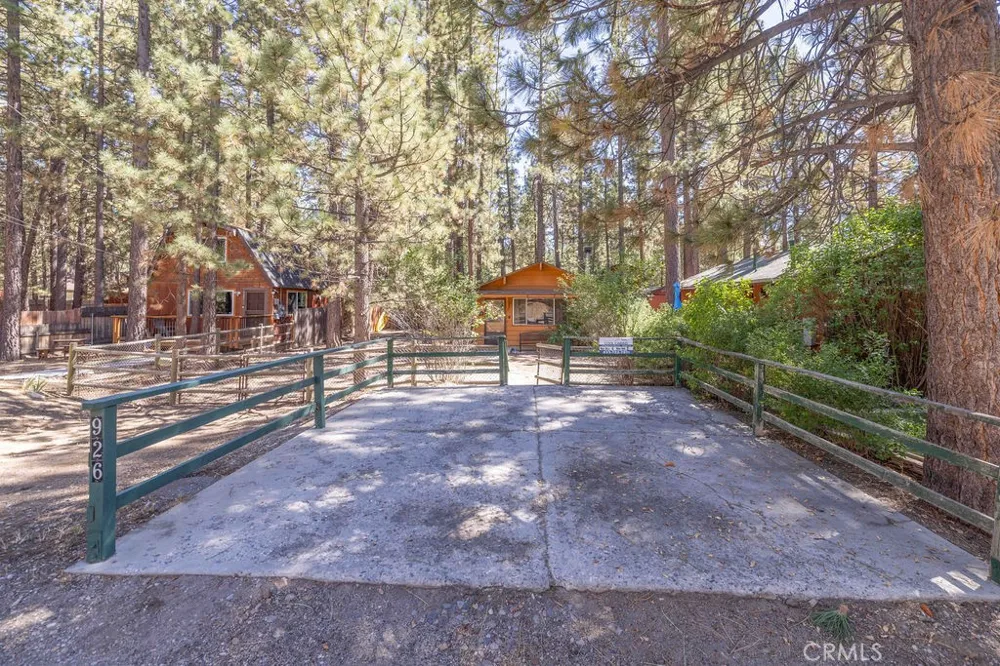 926 Robinhood Big Bear City, CA 92314