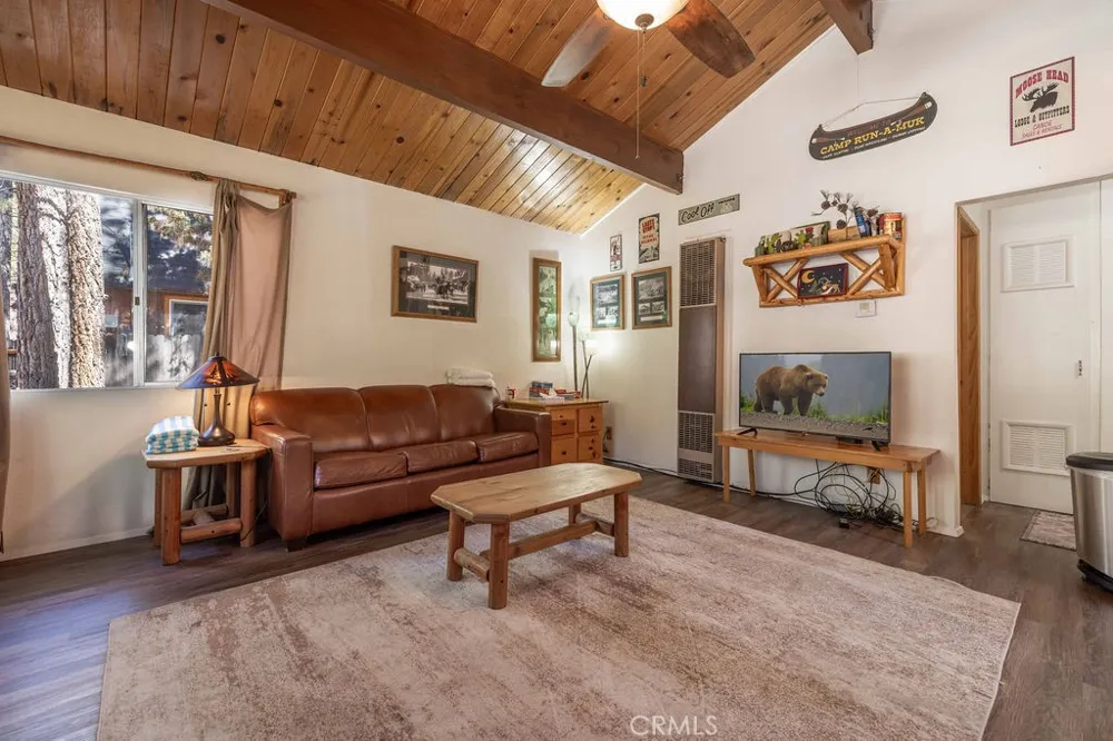 926 Robinhood Big Bear City, CA 92314