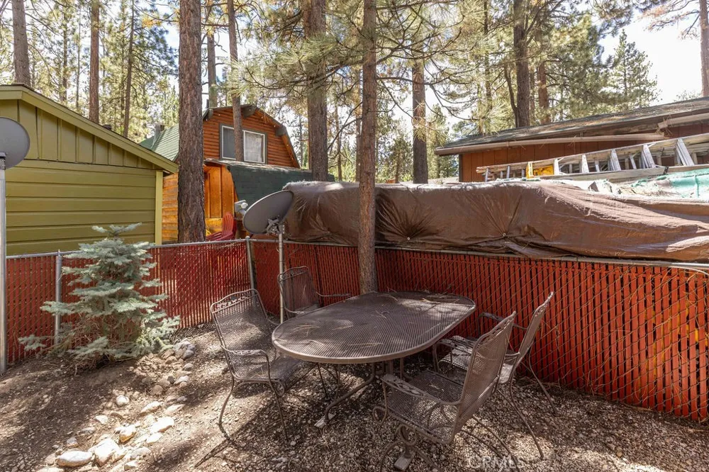 926 Robinhood Big Bear City, CA 92314
