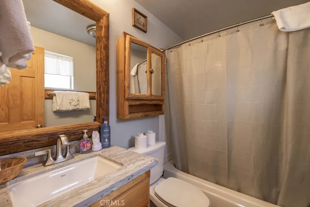 926 Robinhood Big Bear City, CA 92314