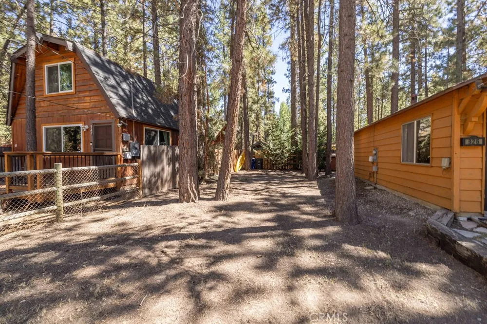 926 Robinhood Big Bear City, CA 92314