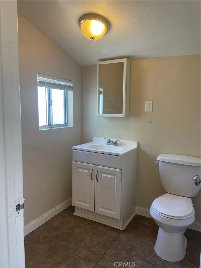 643 E 7th Upland, CA 91786