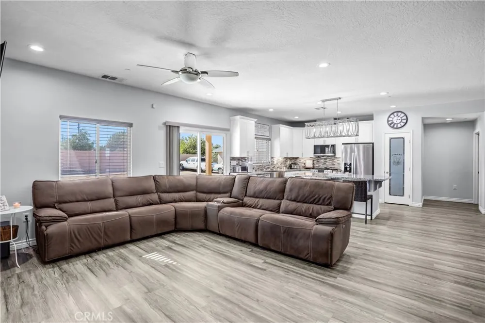 11078 Redwood Avenue Hesperia, CA 92345