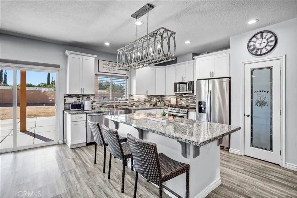 11078 Redwood Avenue Hesperia, CA 92345