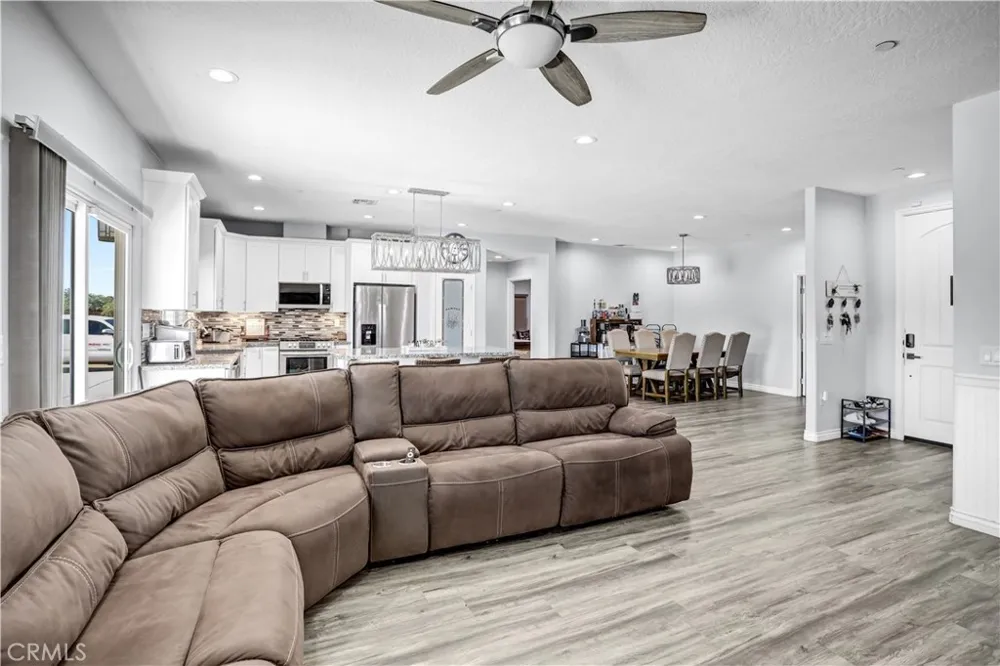 11078 Redwood Avenue Hesperia, CA 92345