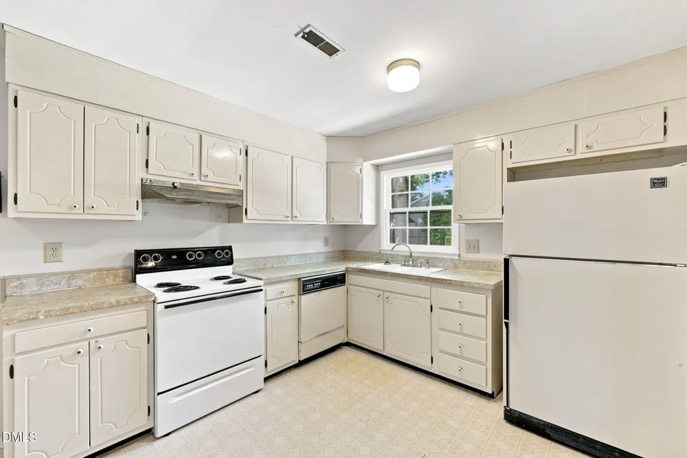 2371 Buckingham Road Burlington, NC 27217