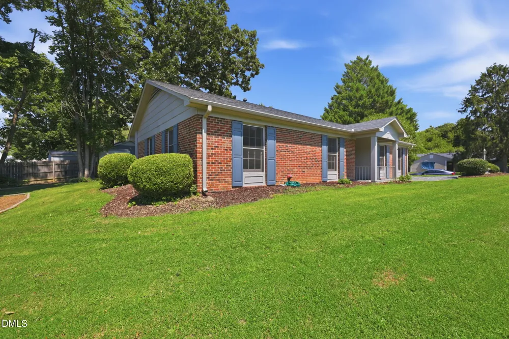 2371 Buckingham Road Burlington, NC 27217