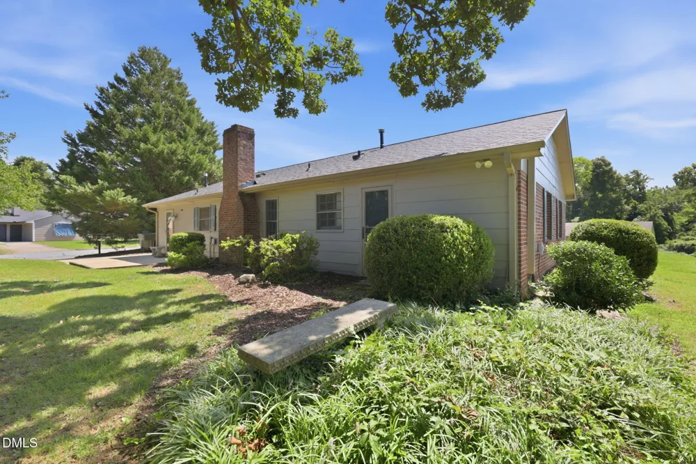 2371 Buckingham Road Burlington, NC 27217