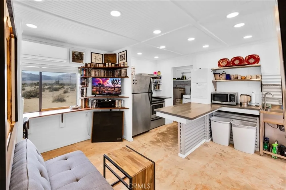 84951 Amboy Road 29 Palms, CA 92277