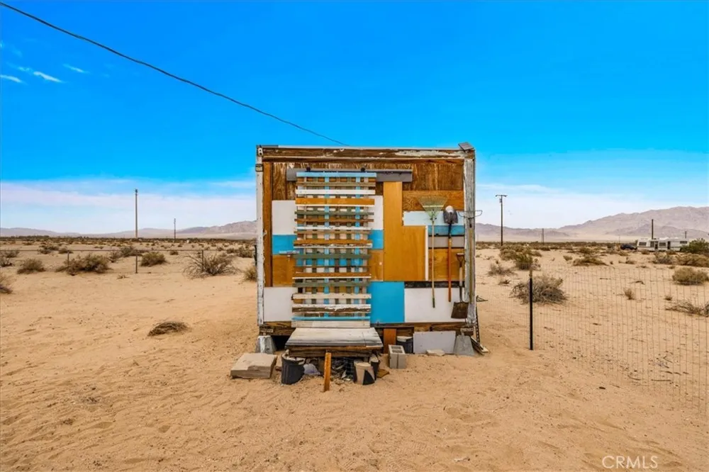 84951 Amboy Road 29 Palms, CA 92277