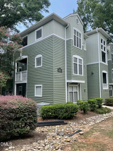 1011 Nicholwood Drive #207