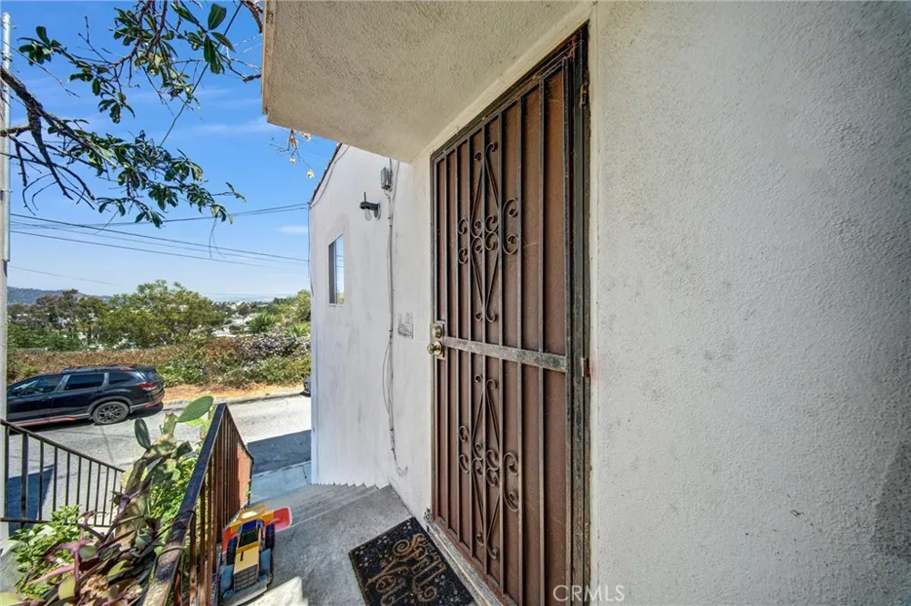 3064 Isabel Los Angeles, CA 90065
