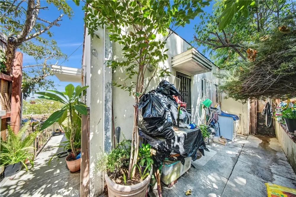 3064 Isabel Los Angeles, CA 90065