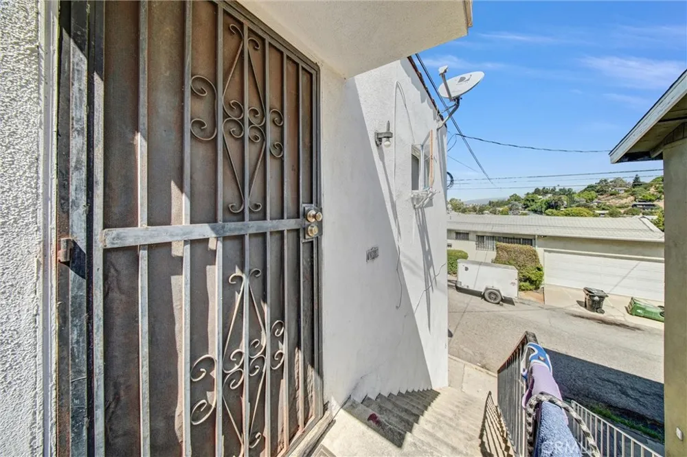 3064 Isabel Los Angeles, CA 90065