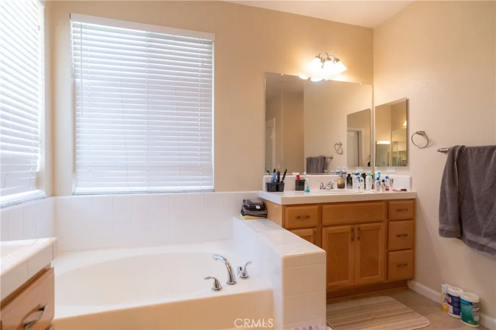 4869 Langley Way Merced, CA 95348