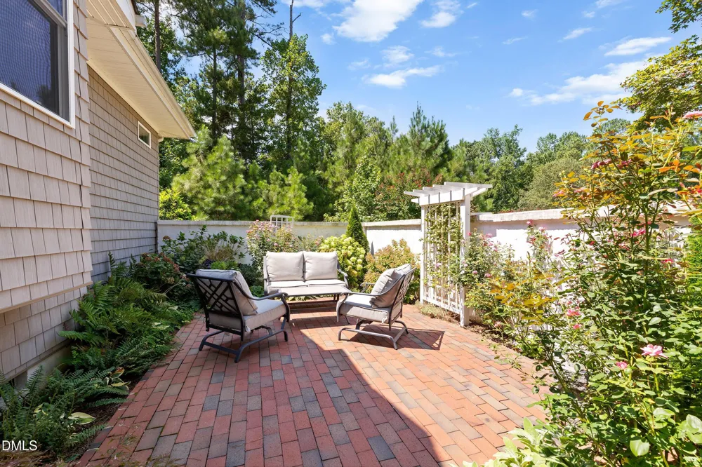 4127 The Knolls Cl Pittsboro, NC 27312