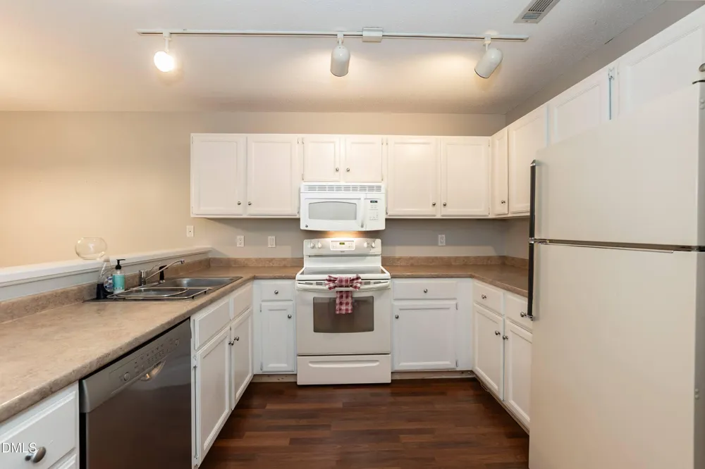 61 Crystal Oaks Court Durham, NC 27707