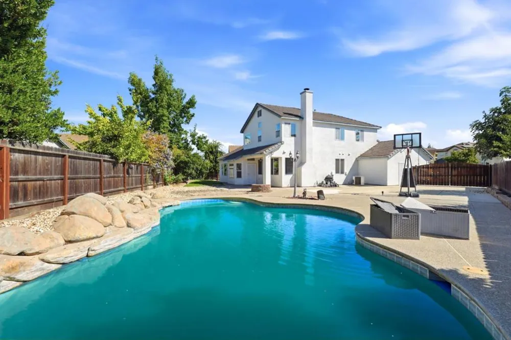 1901 Lauritson Lane Manteca, CA 95336