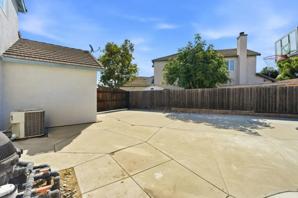 1901 Lauritson Lane Manteca, CA 95336
