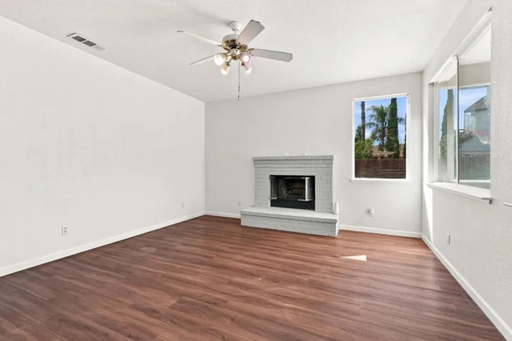 1901 Lauritson Lane Manteca, CA 95336