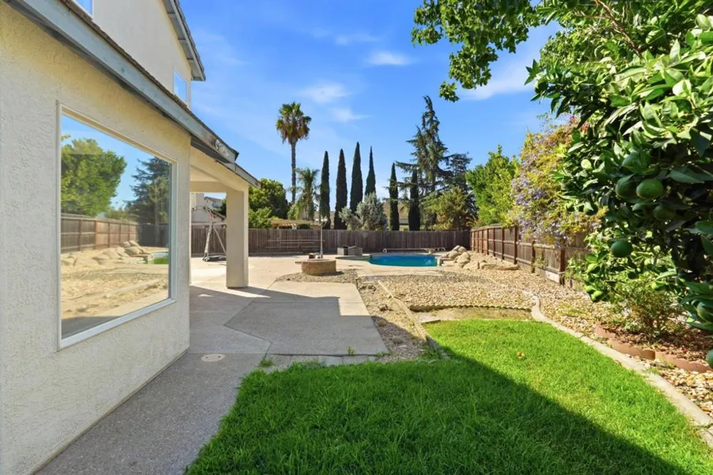 1901 Lauritson Lane Manteca, CA 95336