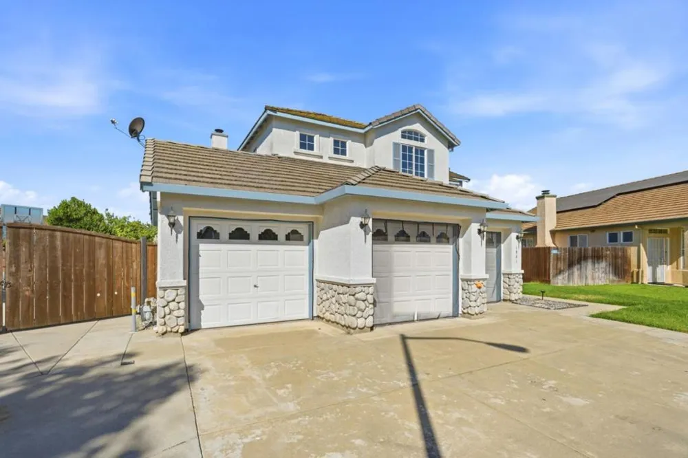 1901 Lauritson Lane Manteca, CA 95336