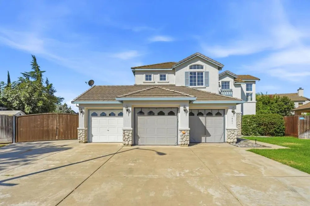 1901 Lauritson Lane Manteca, CA 95336