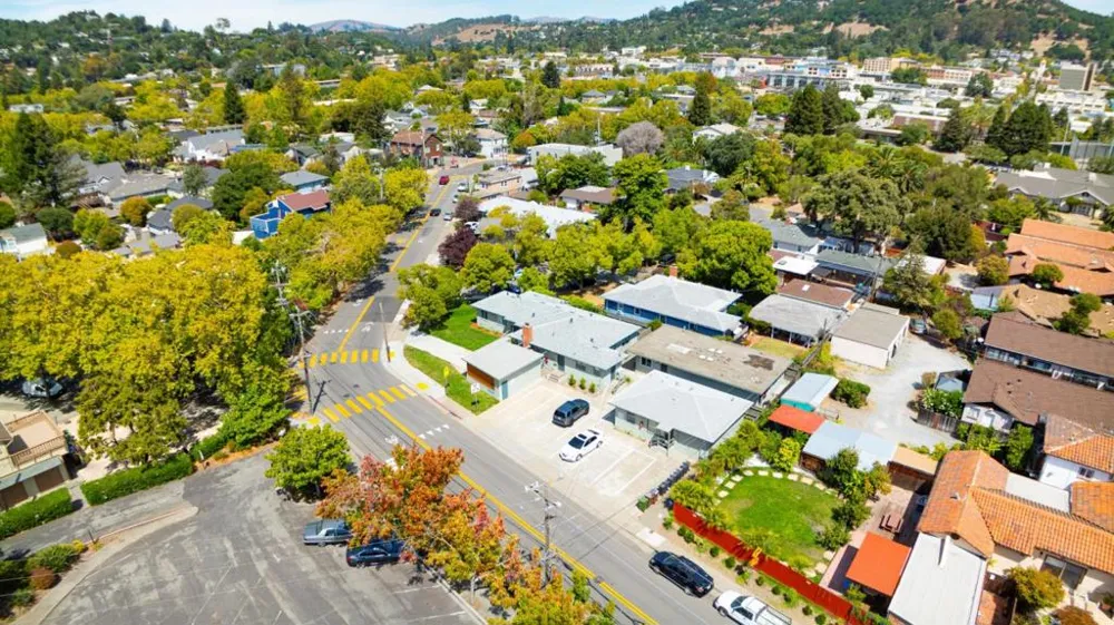 390 Woodland Avenue San Rafael, CA 94901