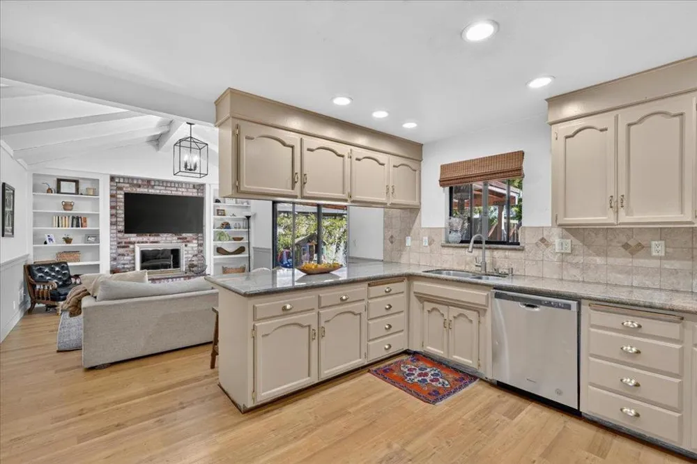 1194 Loyola Drive Salinas, CA 93901