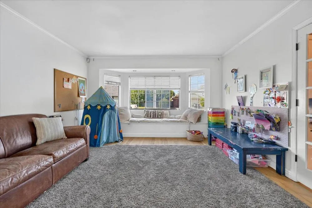 1194 Loyola Drive Salinas, CA 93901