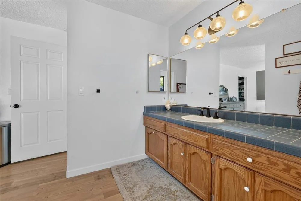 1194 Loyola Drive Salinas, CA 93901