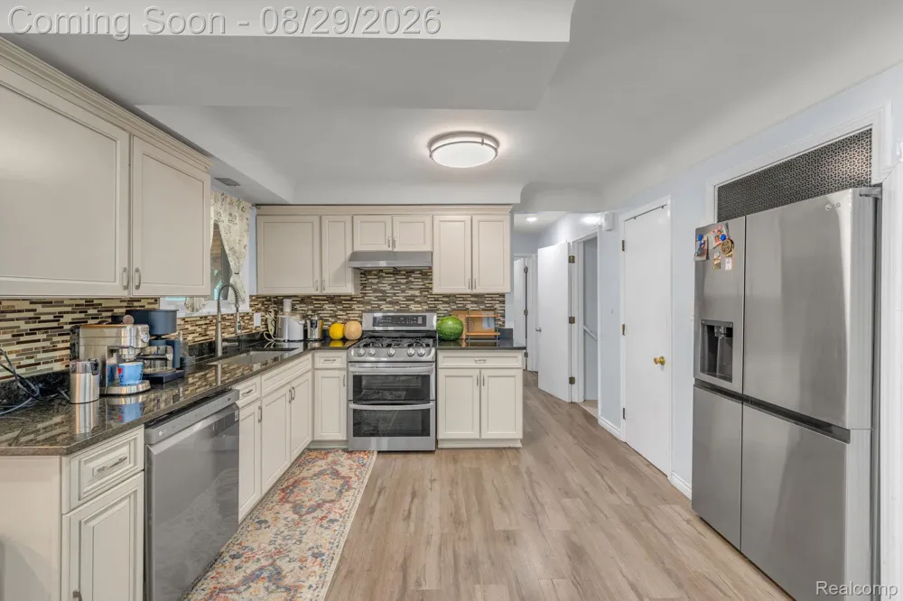 3059 Syracuse Street Dearborn City, MI 48124