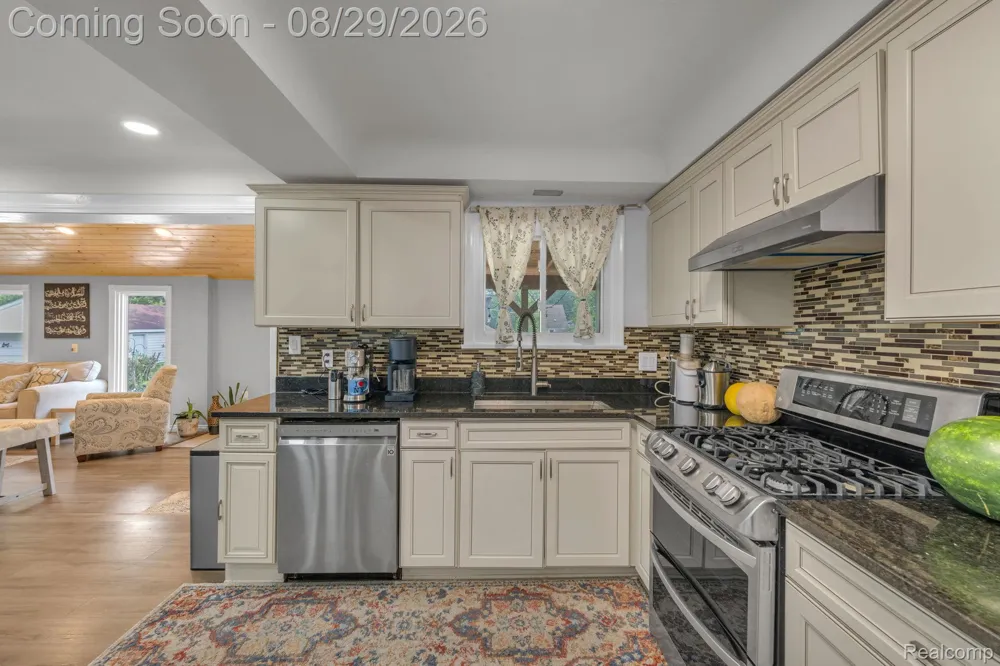 3059 Syracuse Street Dearborn City, MI 48124