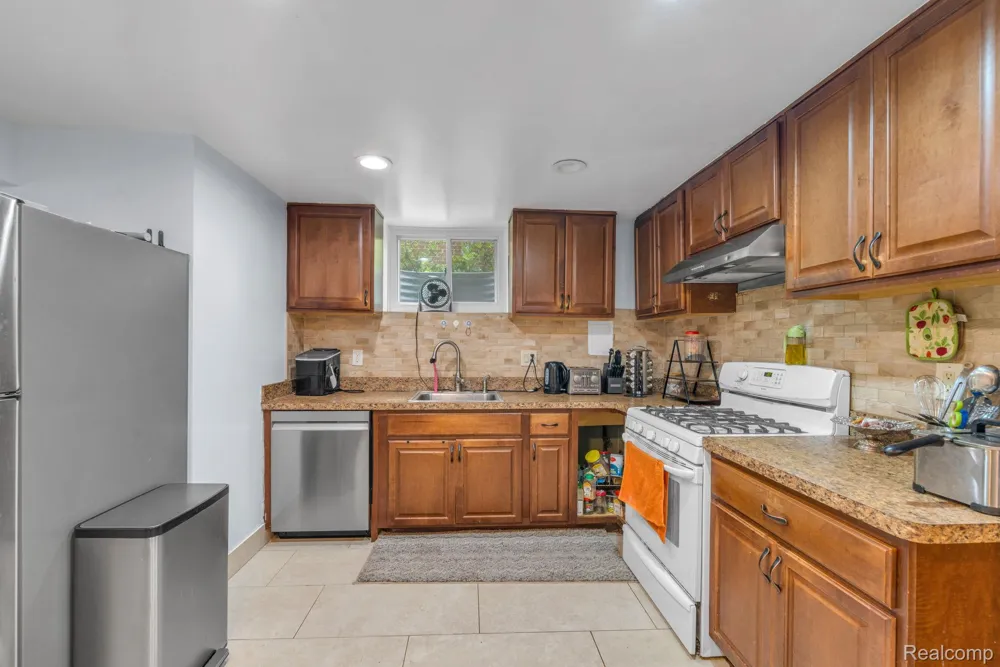 3059 Syracuse Street Dearborn City, MI 48124
