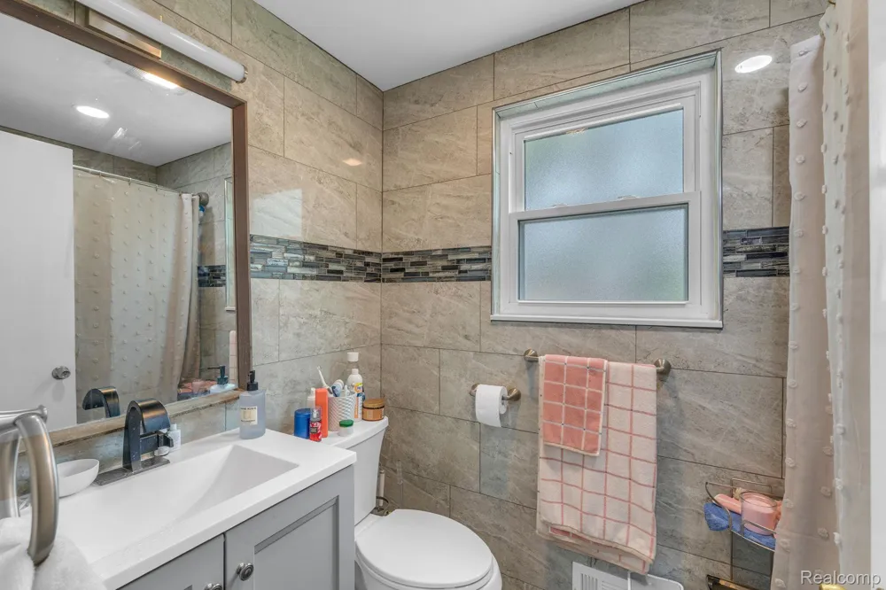 3059 Syracuse Street Dearborn City, MI 48124