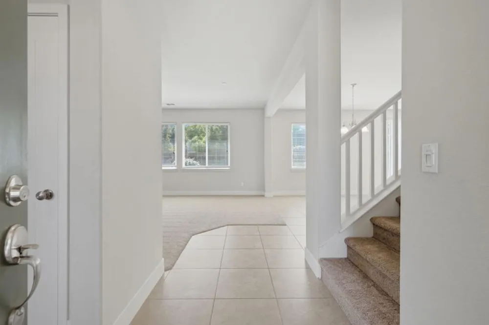 1631 Panorama Drive Hollister, CA 95023