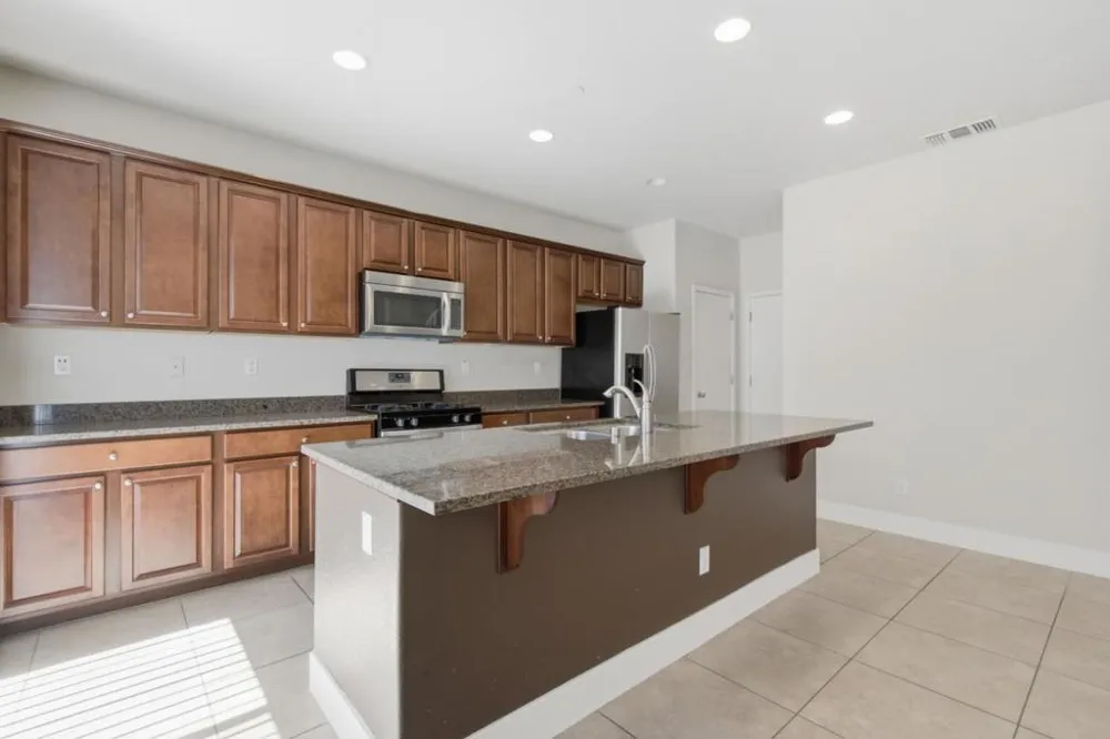 1631 Panorama Drive Hollister, CA 95023