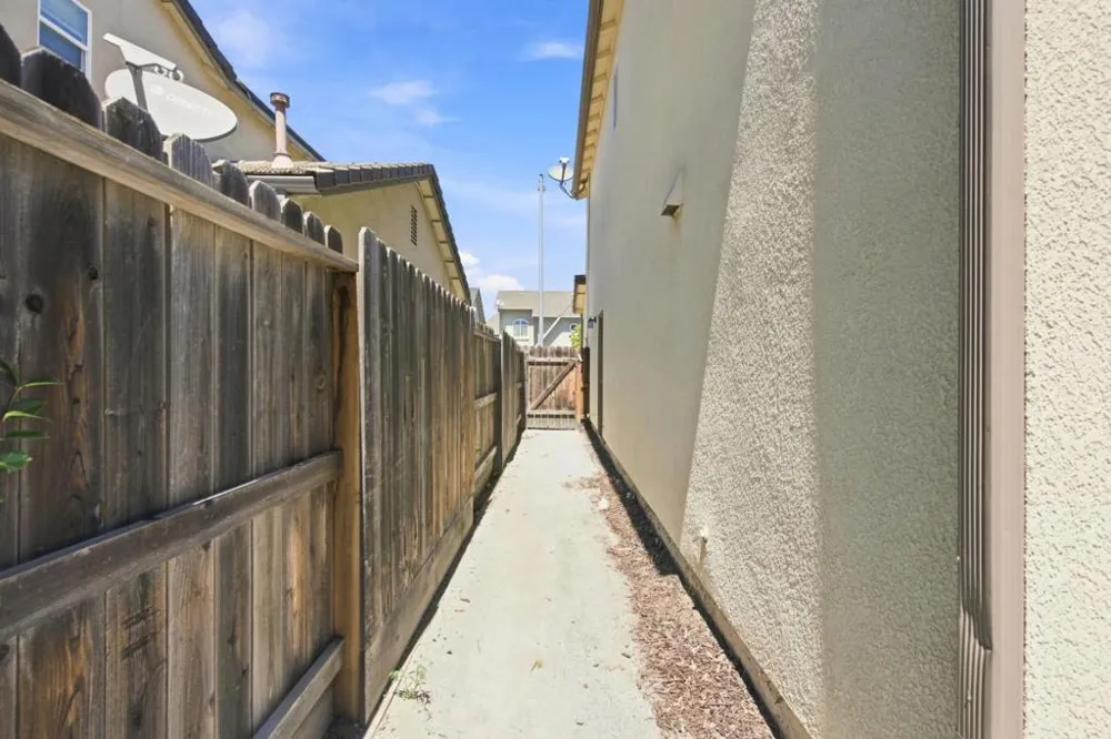 1631 Panorama Drive Hollister, CA 95023