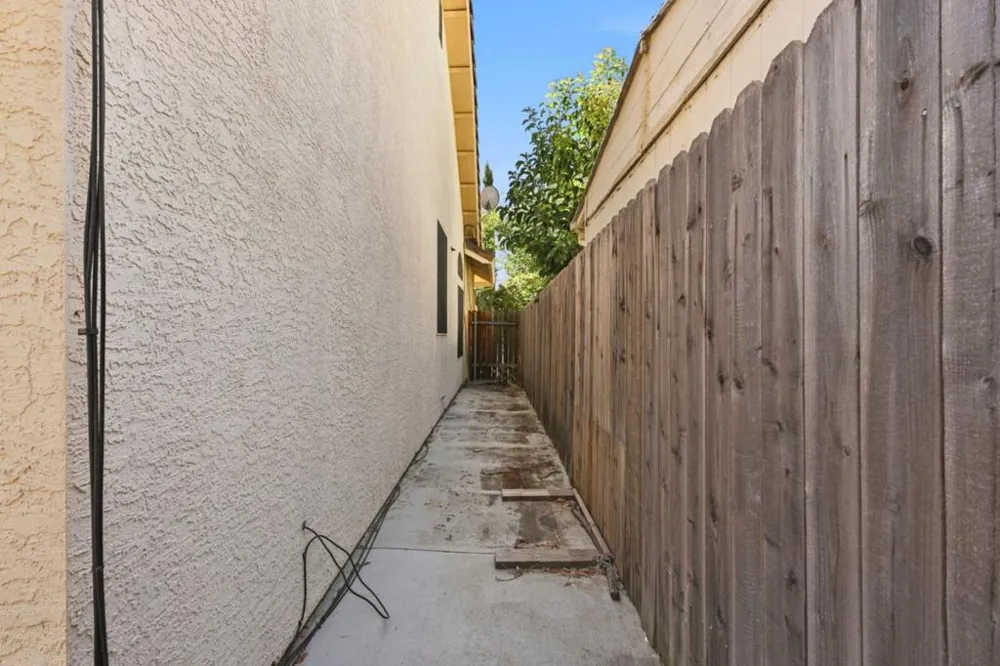 8947 Giant Panda Drive Sacramento, CA 95829