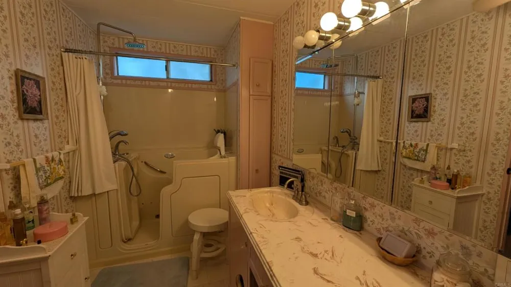 7315 San Luis Street Carlsbad, CA 92011