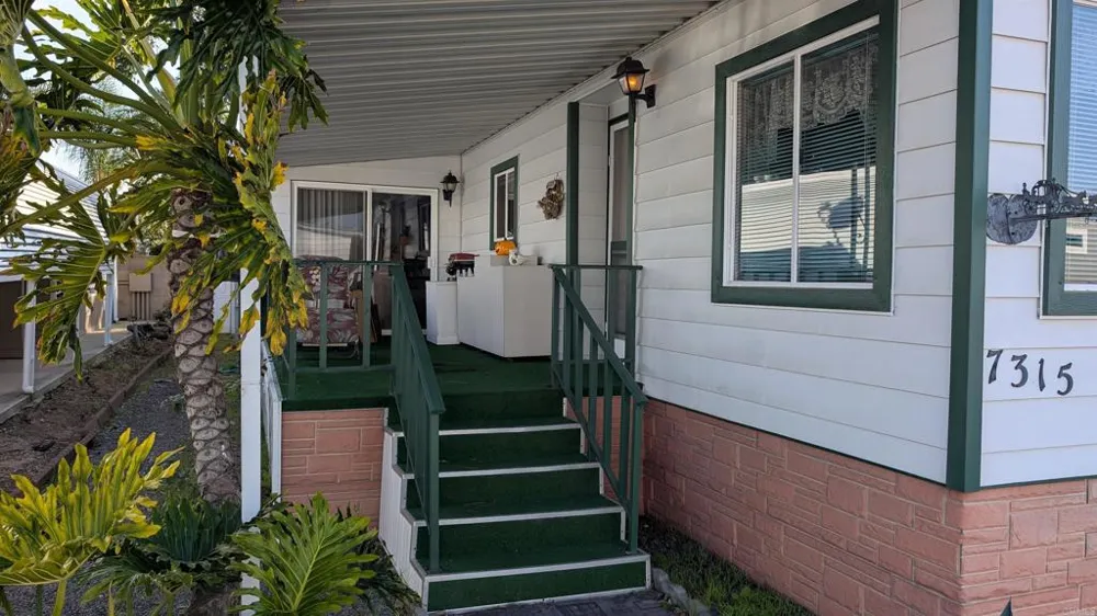 7315 San Luis Street Carlsbad, CA 92011